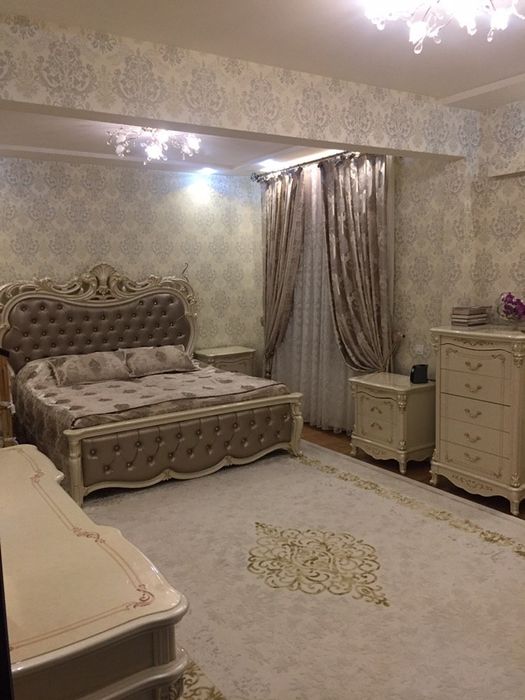 Айбек Банковская ( 1 этаж) 3/1/9 160 кв/м