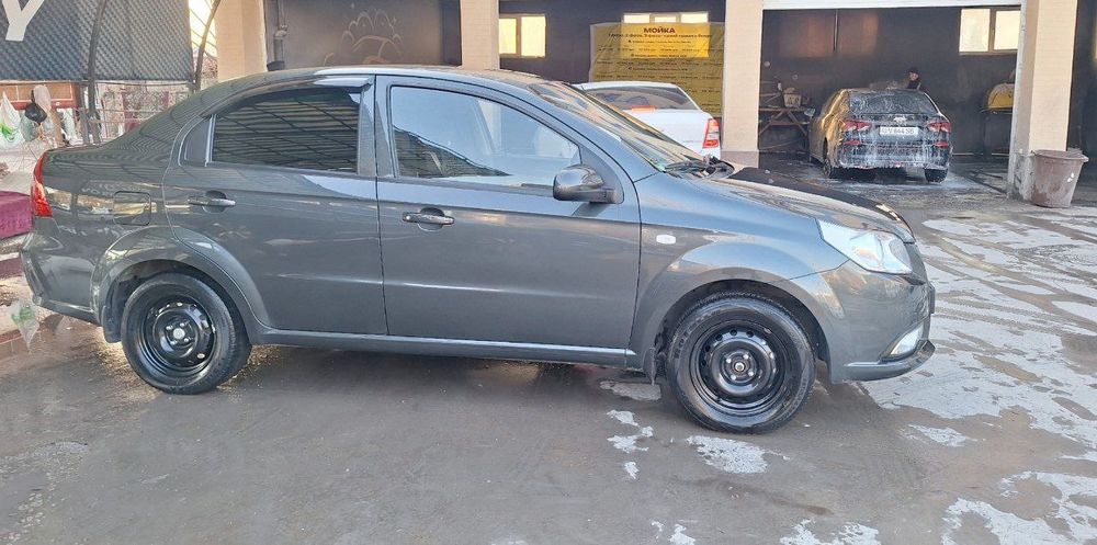 Naxia 3  sotiladi Naqdga 10500$ yoki  nasiyaga  beriladi. Yili 2022