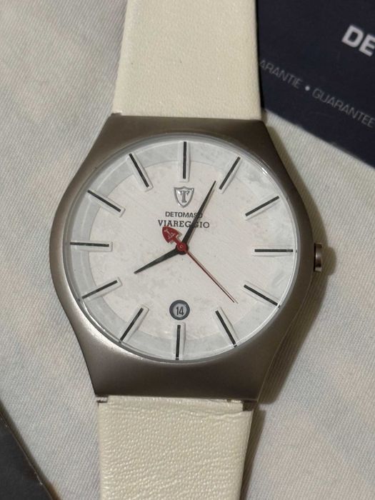 Продавам нов мъжки часовник DeTomaso Viareggio DT1049-B – Silver / White, пълен комплект