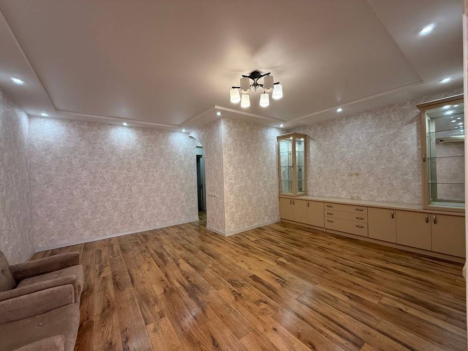 Продается 3 комнатная квартира ремонт Максим Горький, Паспортный стол