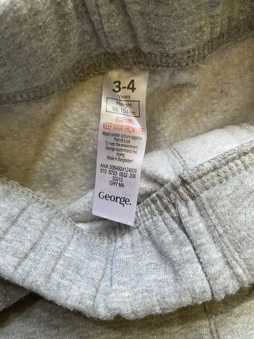 Дрехи за момченце 104 ръст