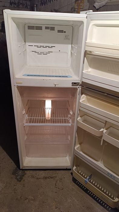 Срочно продаю LG холодильник