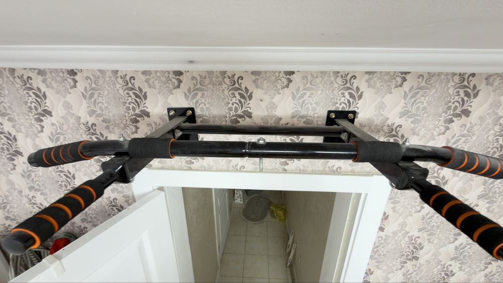 Турник настенный