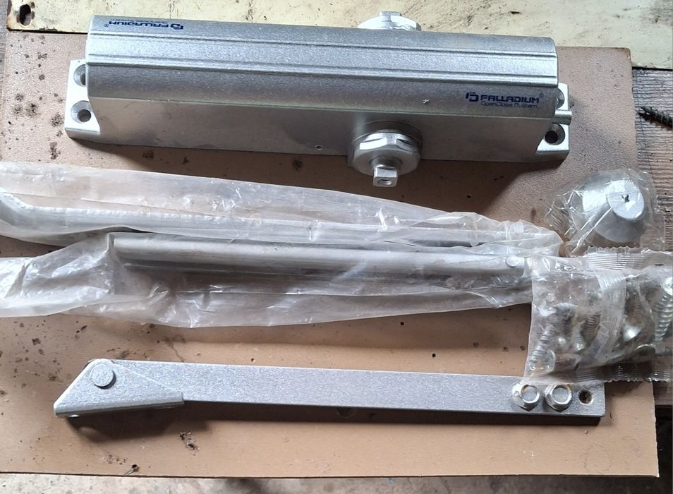 Доводчик для дверей