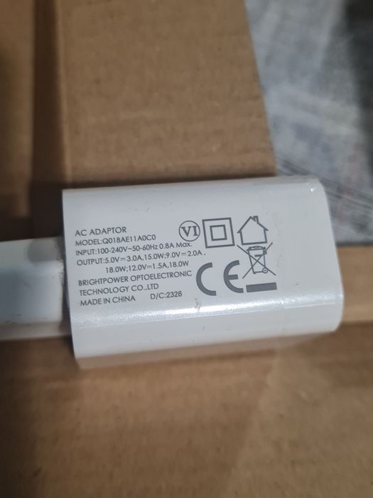 Зарядно fast charger за мобилни телефони 9V,2A