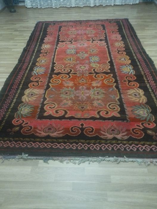 Кілем сатылады қолдан тоқылған