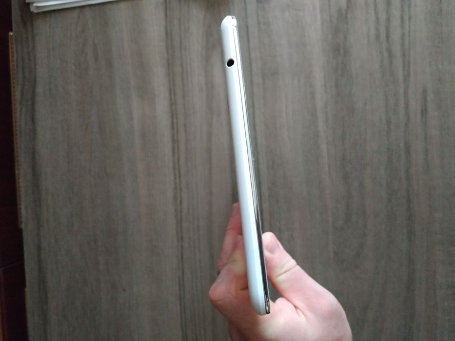 Планшет HUAWEI . Стоит защитное стекло,чехол книжка в подарок52000 тг.