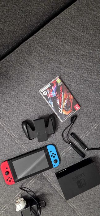 Nintendo Switch в хорошем состоянии, без коробки, только обмен.