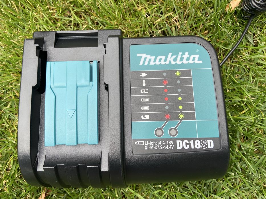 DC18SD-IncarcatorMaghita, Nou, original.