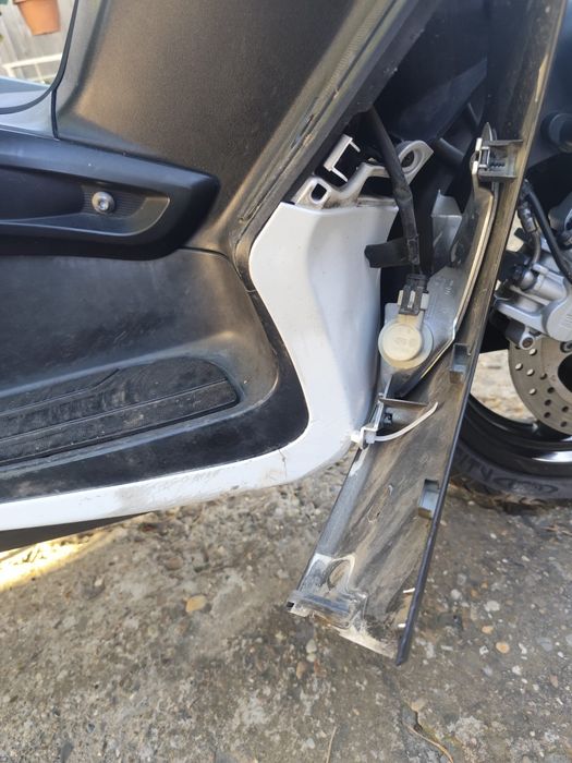 Dezmembrez Yamaha xmax 250 2012 avariata