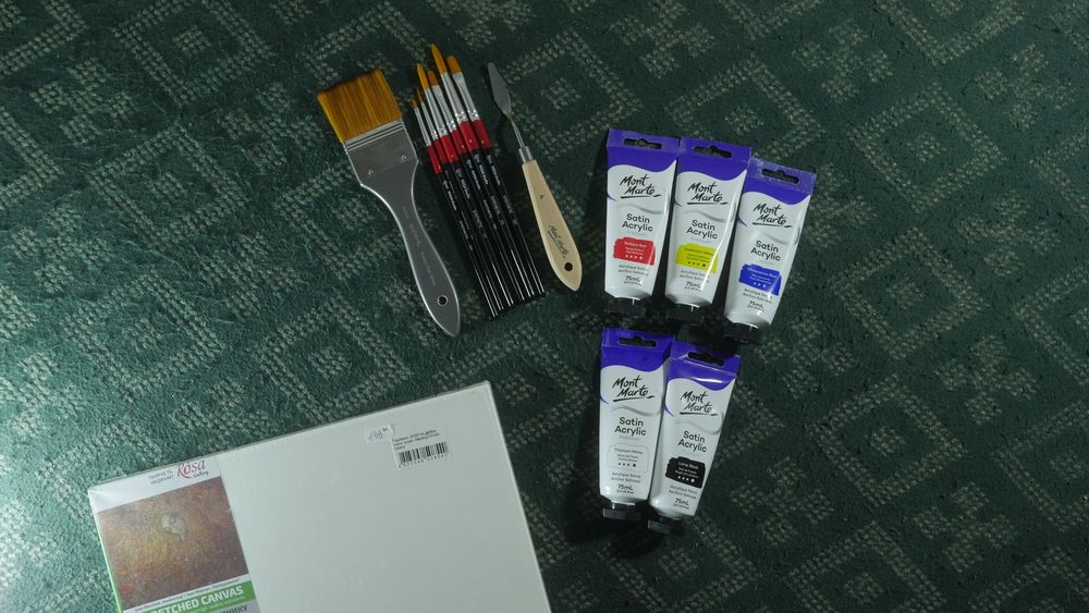 Кисти, краски, мастихин, холст