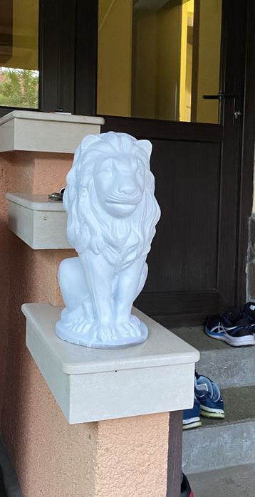 Лъв от бетон сив-цветен