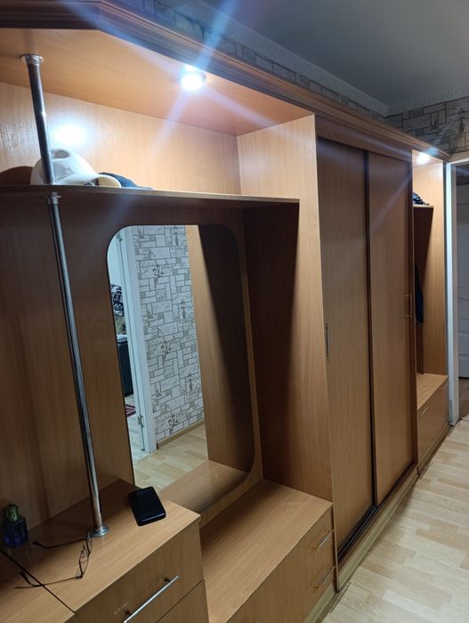 Продам прихожую шкаф