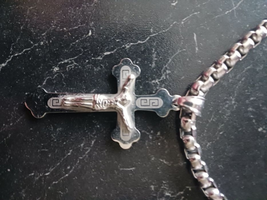 Кръст с 54 грама синджир, от неръждаема стомана.