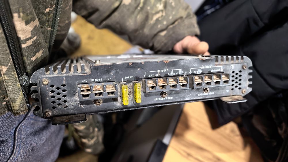 Продам усилитель 4х канальный