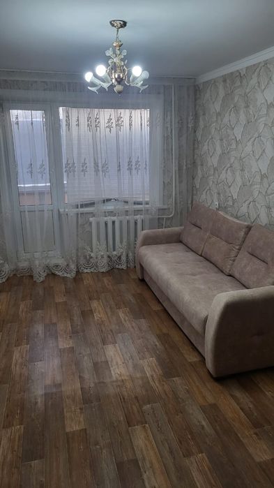 1 комнатная ленинградка на среднем этаже 20 мкр