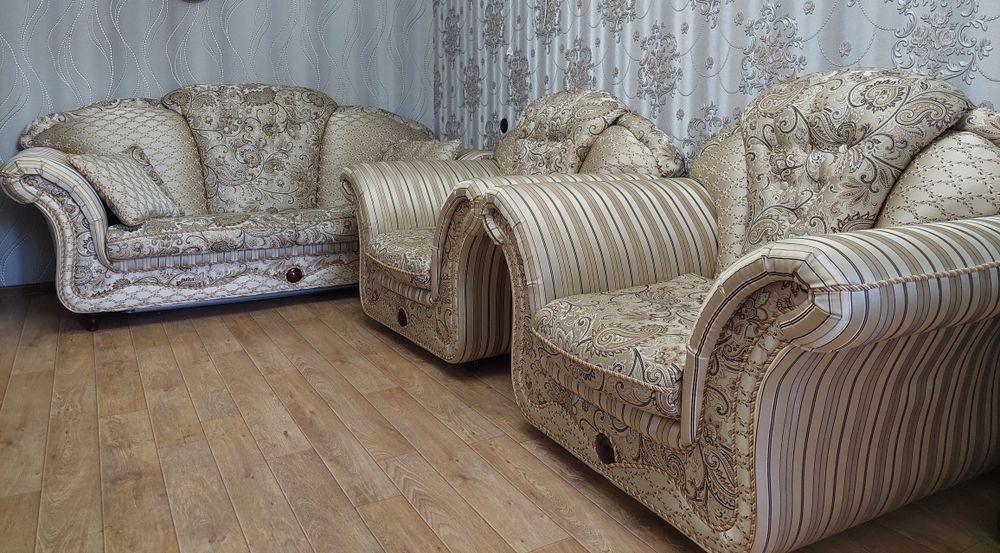 Диван и два кресла