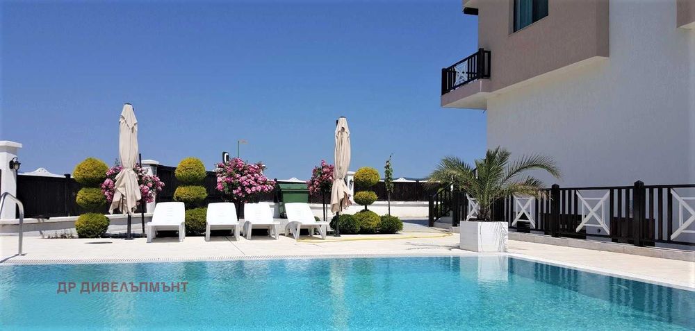 Апартамент между местност Чолакова чешма и Слънчев бряг,Зора