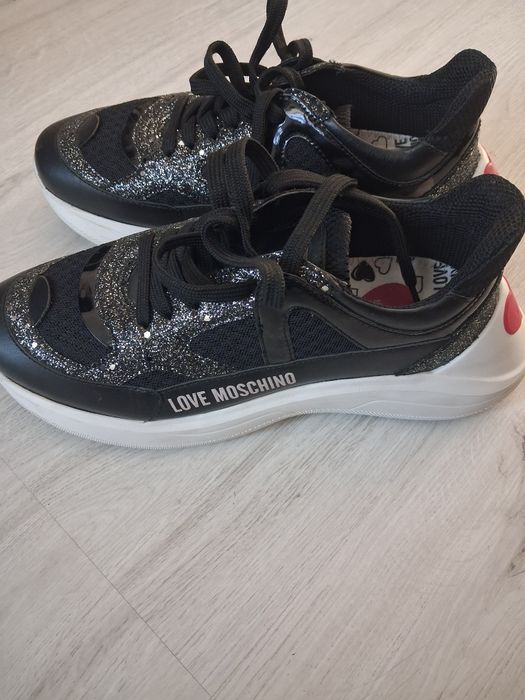 Adidași Moschino