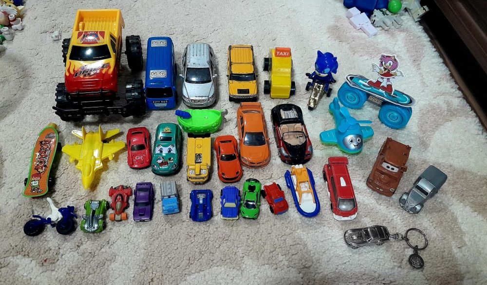 Детски играчки,коли,човечета