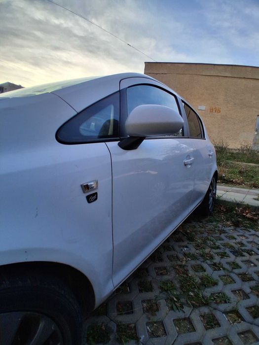 Продавам Opel Corsa 2010, бензин