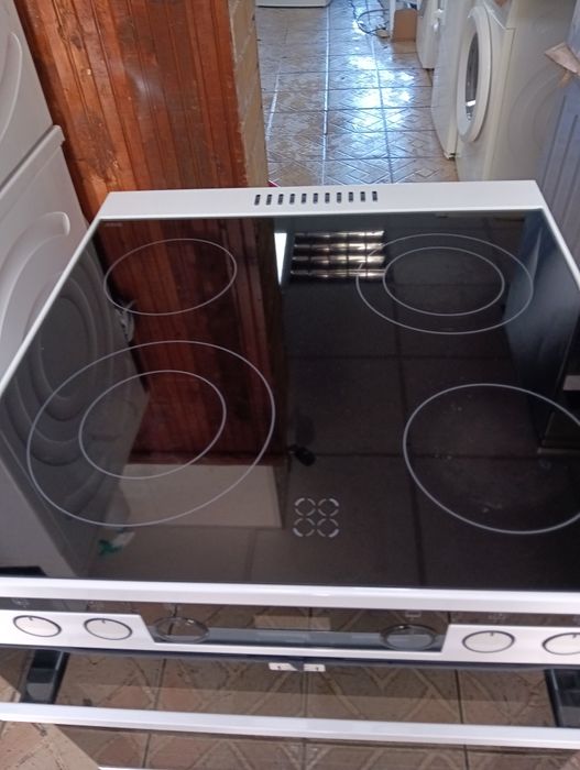 Свободно стояща печка с керамичен плот Gram с 2 години гаранция!