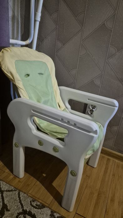 Детский стульчик для кормления со столиком