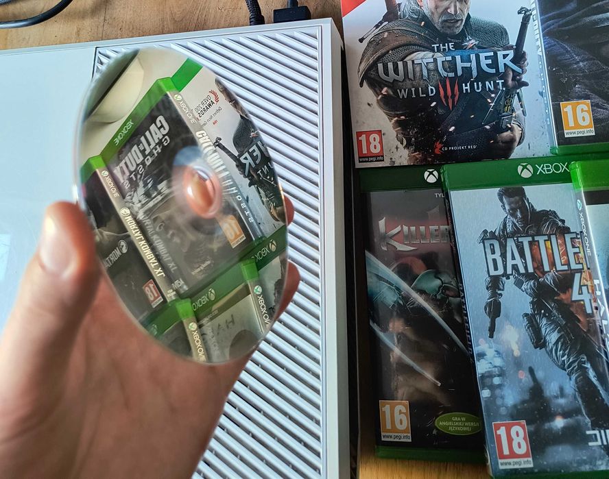 Xbox One, Alb, 500GB + 2 controllere + 13 jocuri – stare IMPECABILĂ !