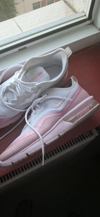 Adidași Nike folosiți puțin la sală