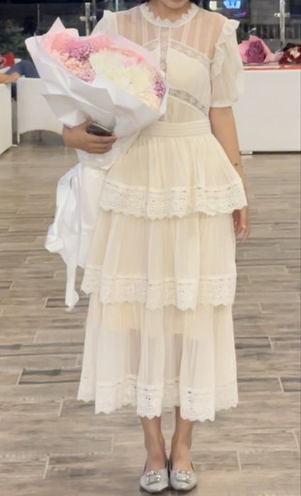 Платье нарядное.