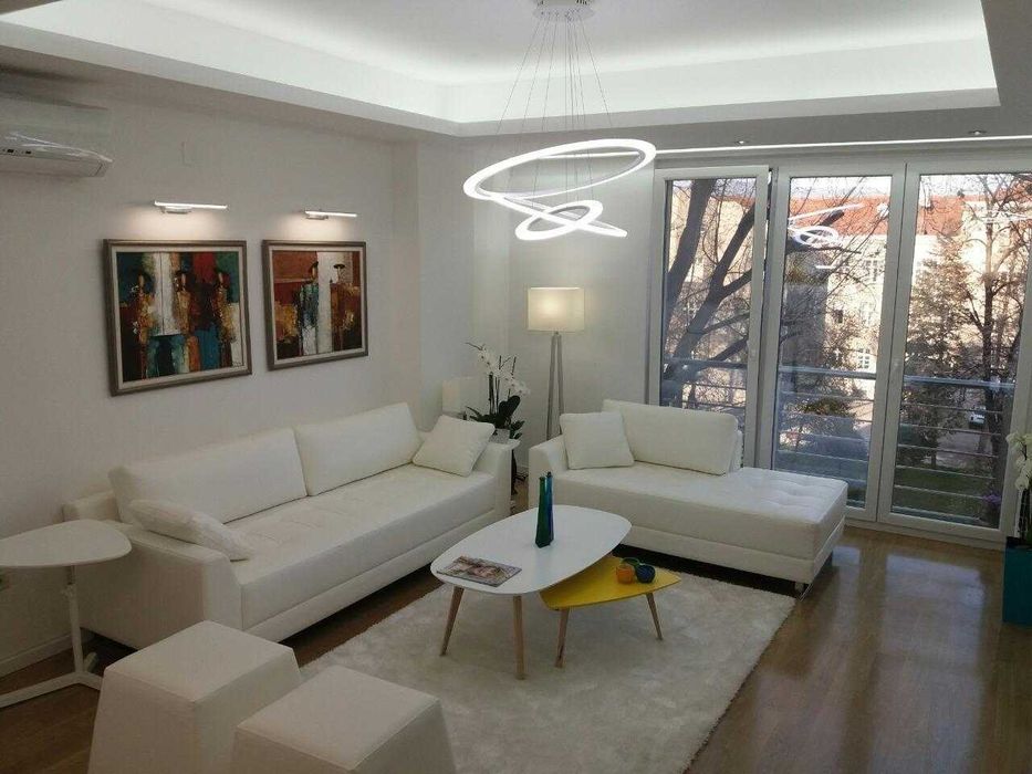 Дава се под наем Двустаен апартамент в Бургас, Център - 59 кв.м за 229.5 € - Снимка #1