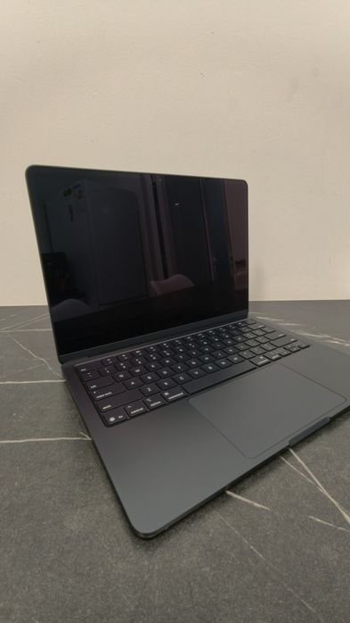 Macbook air 13 m4 16/256 a3240