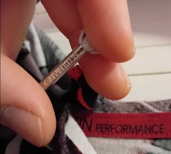 Оригинална дамска фланелка с качулка Calvin Klein