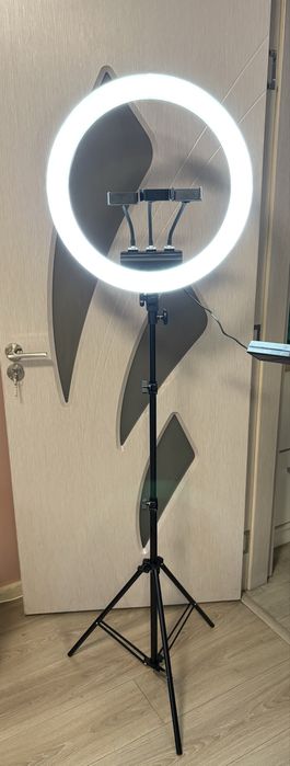 Огромен LED ринг професионална лампа за осветление при заснемане