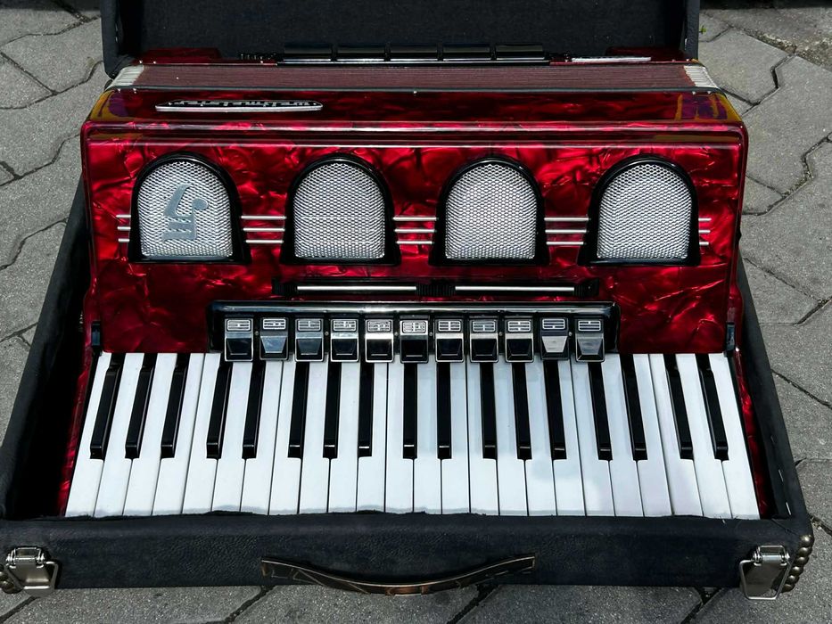 Акордеон WELTMEISTER Stella 120 баса / Като нов