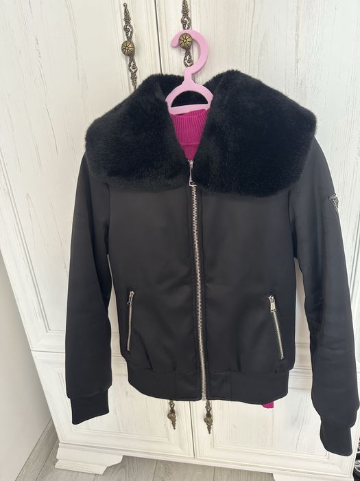 Яке GUESS + панталон, 50 лв