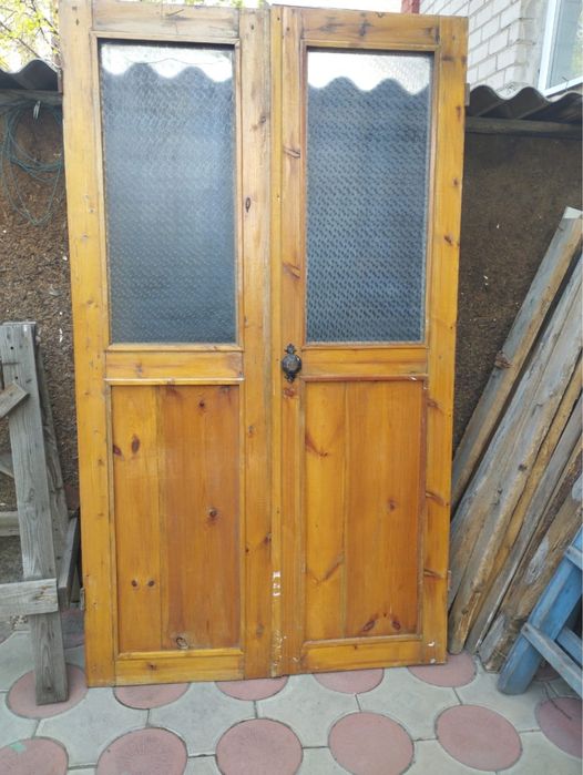 Двери деревянные