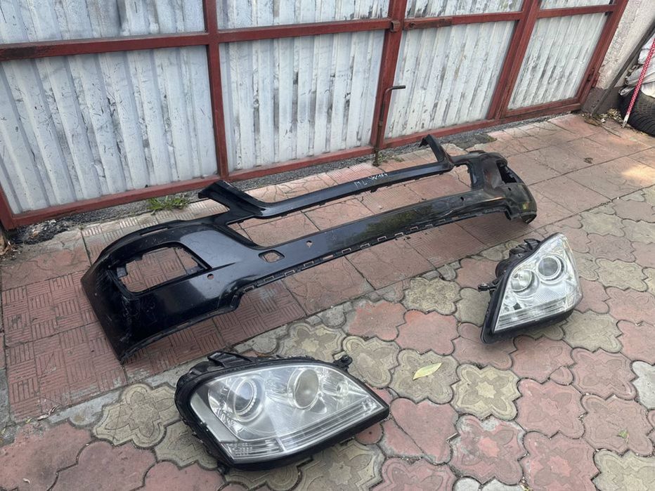 Far stanga / dreapta MERCEDES ML W164 2007/2008/2009/2010/2011/2012