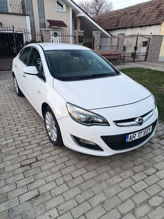 Opel Astra j sedan
