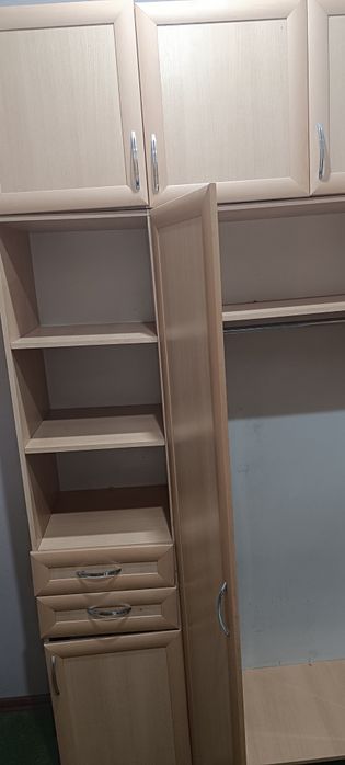 Продам 2 одинаковых шкафа в комнату