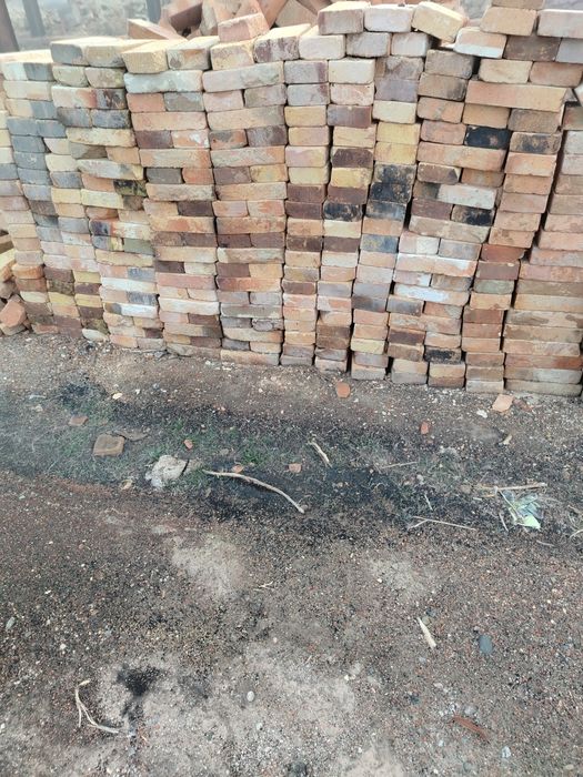 Огнупорний кирпич сотилади