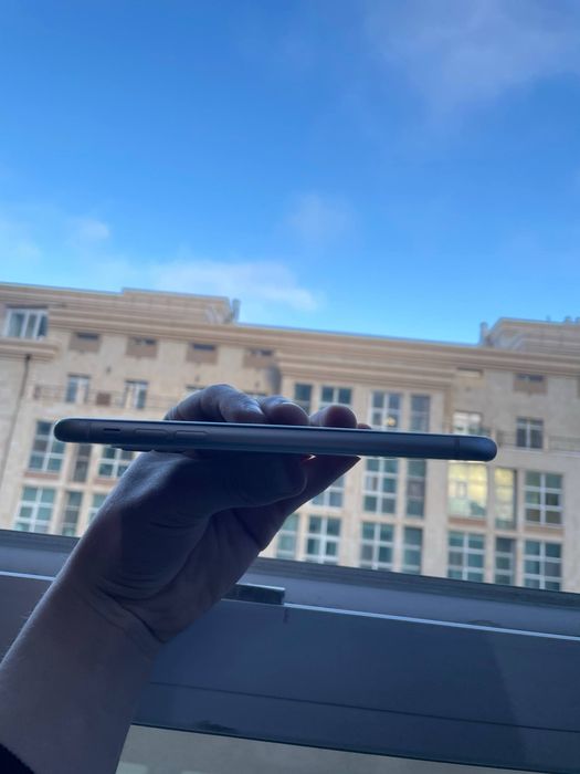 Обменяю Iphone 11 белый