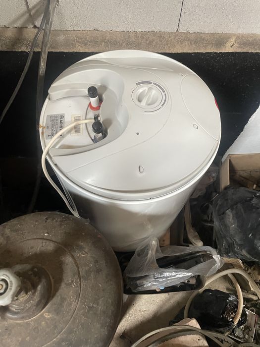 Продам бойлер аристон