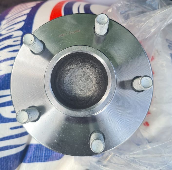 Продам НОВУЮ заднюю ступицу Ford Fokus