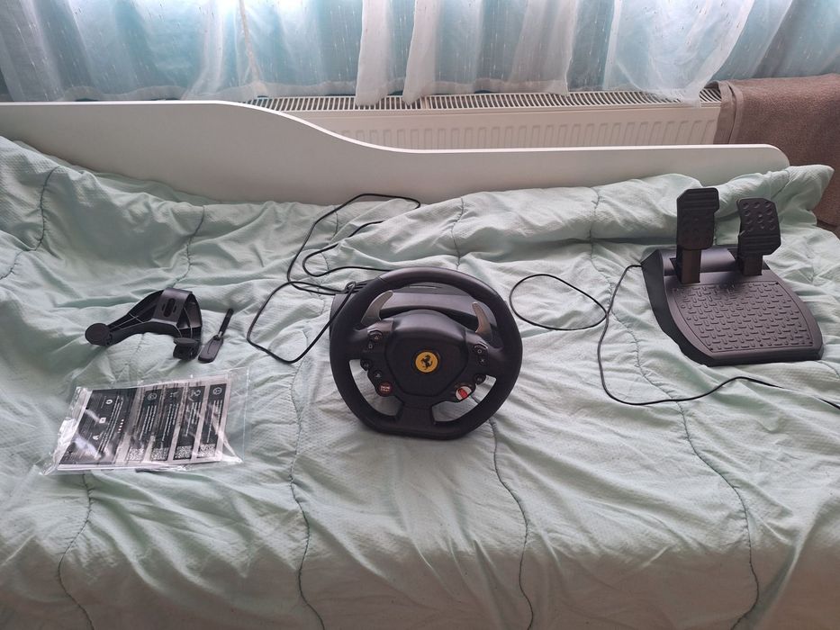 Продавам волан Thrustmaster