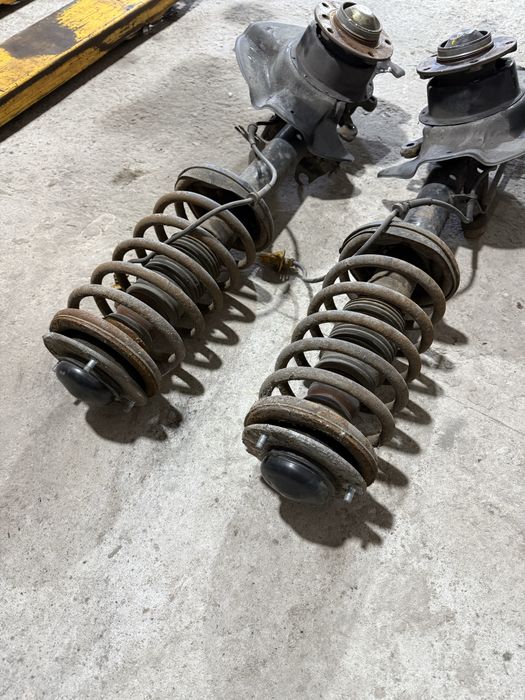 Передние стойки амортизоторы на BMW e34