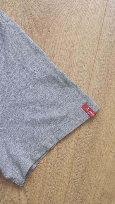 Оригинална памучна тениска Levi's (M)