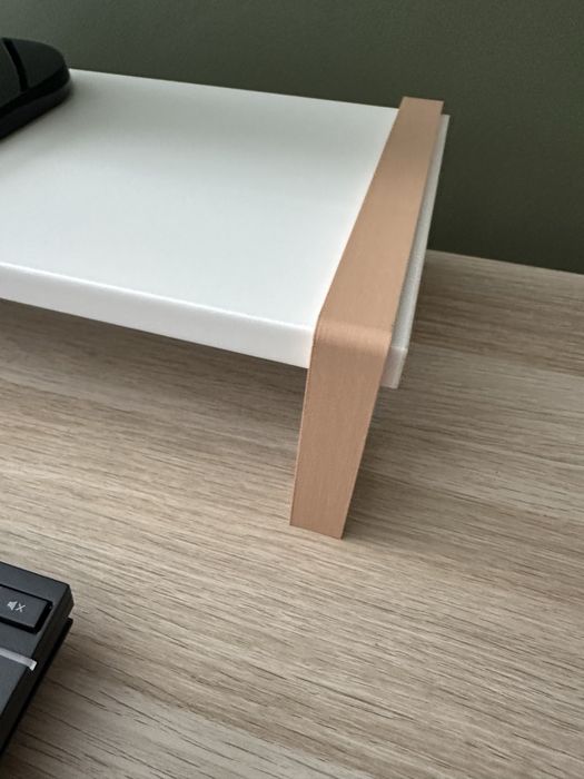 Повдигаща стойка за монитор