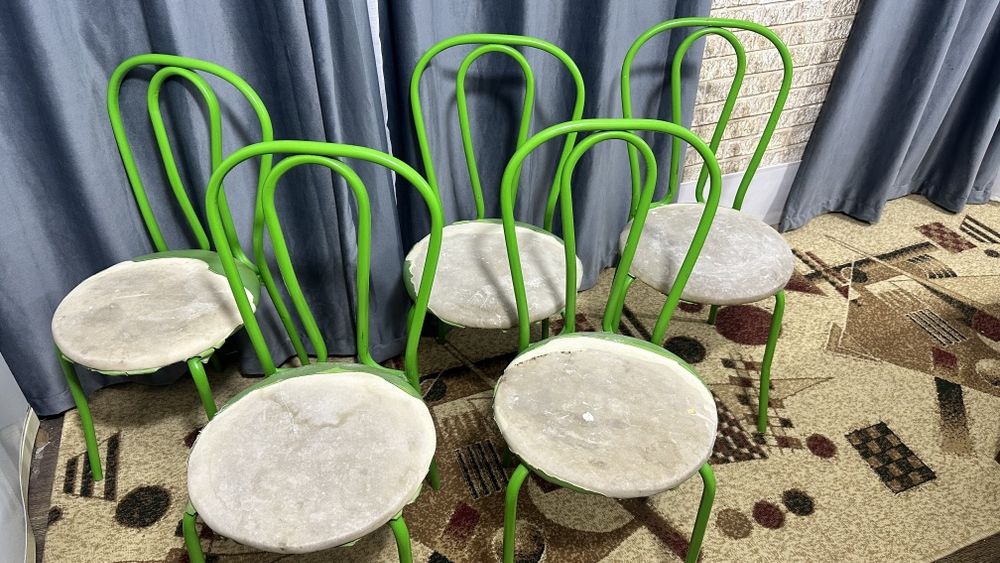 Кухонный стол с 6 стульями