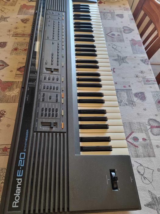 Синтезатор и усилвател за продан...